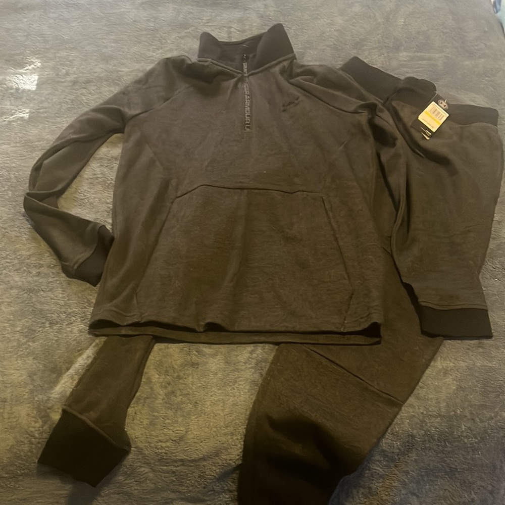 Like New Under Armour 1/4 Zip Pullover & Jogger Set Sz Medium